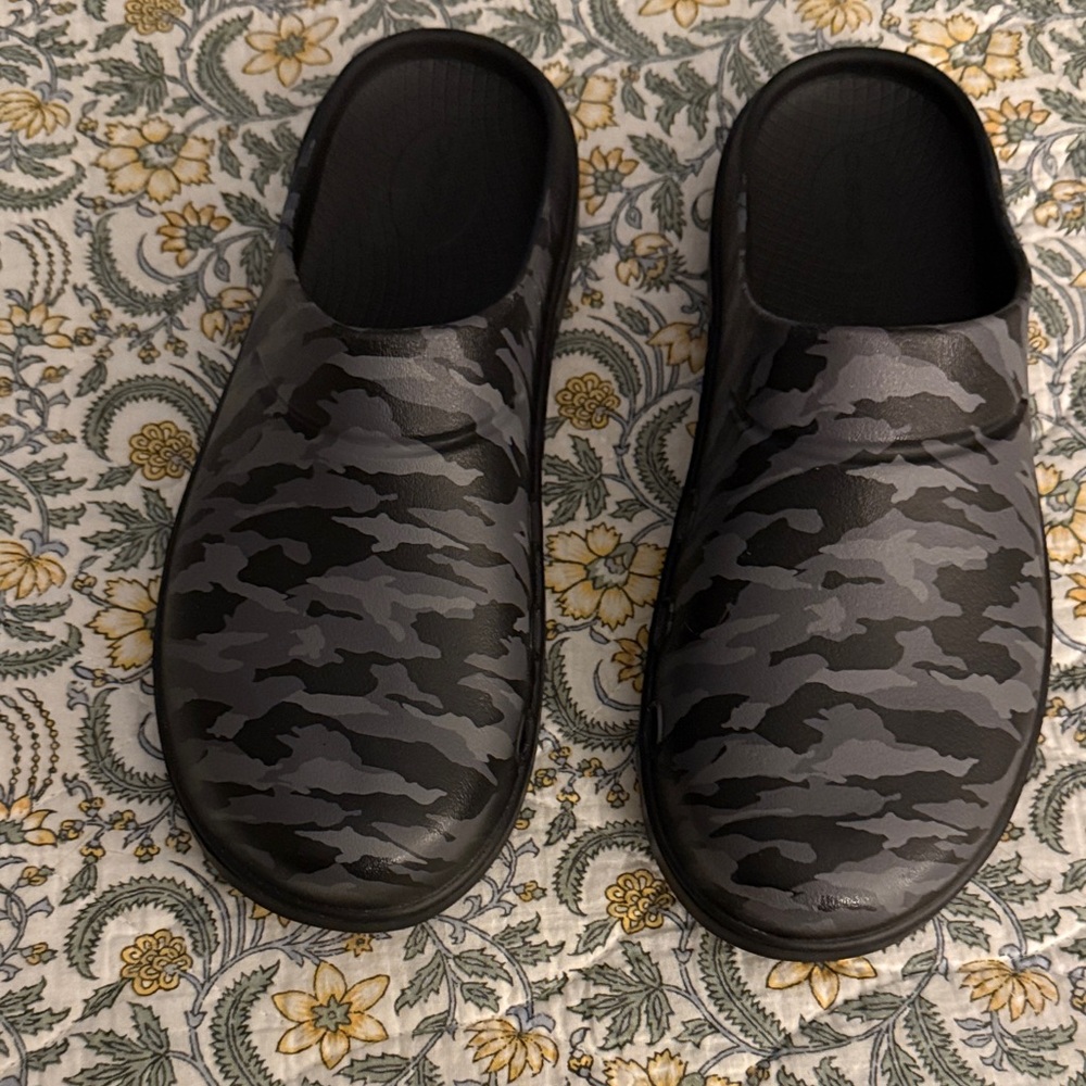 Women’s Camouflage Slip-On Shoes
